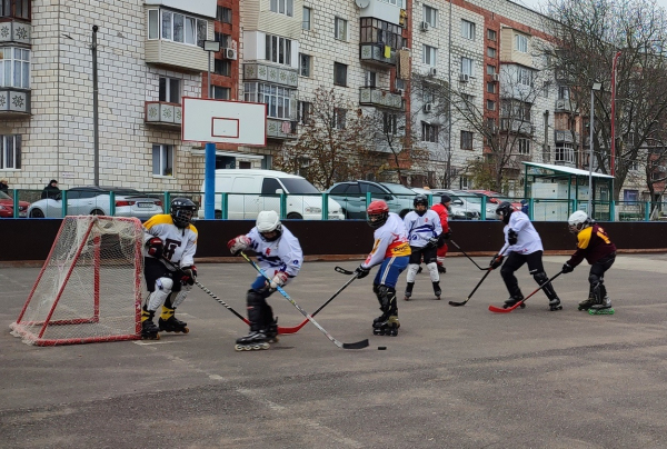 Взлет вражеских МИГов не испортил спортивный праздник: в Измаиле сыграли в роллер-хоккей