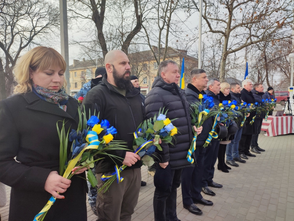 В Измаиле в честь Дня соборности Украины к памятнику Тарасу Шевченко возложили цветы (видео)