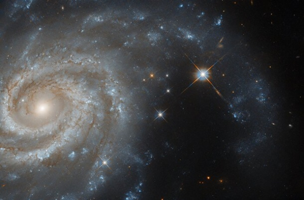 Hubble сфотографировал спиральную галактику в созвездии Зайца