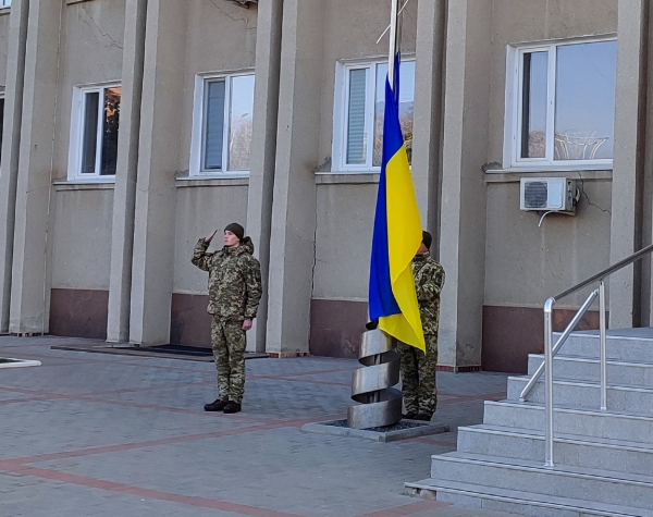 Крим – це Україна: в Ізмаїлі підняли прапор кримськотатарського народу (відео)