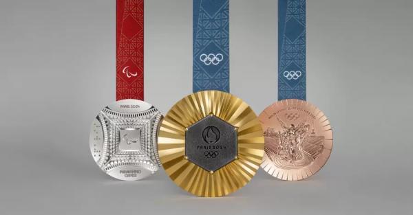 В Париже показали олимпийские медали  с частичками Эйфелевой башни  