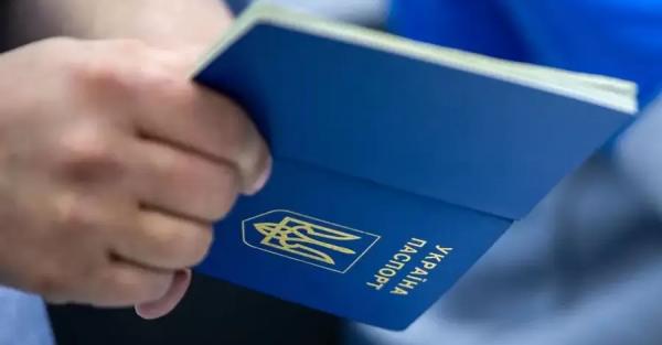 Польща буде депортувати чоловіків призовного віку із простроченими паспортами  