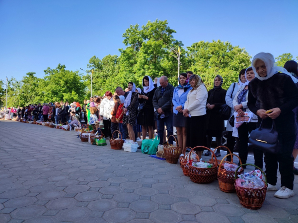 Православні ізмаїльчани святкують Великдень: як пройшов обряд освячення пасок в Ізмаїлі