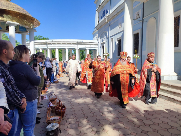 Православні ізмаїльчани святкують Великдень: як пройшов обряд освячення пасок в Ізмаїлі