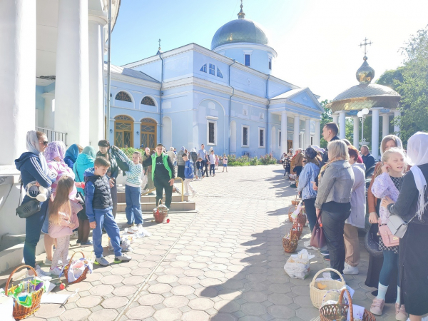 Православні ізмаїльчани святкують Великдень: як пройшов обряд освячення пасок в Ізмаїлі