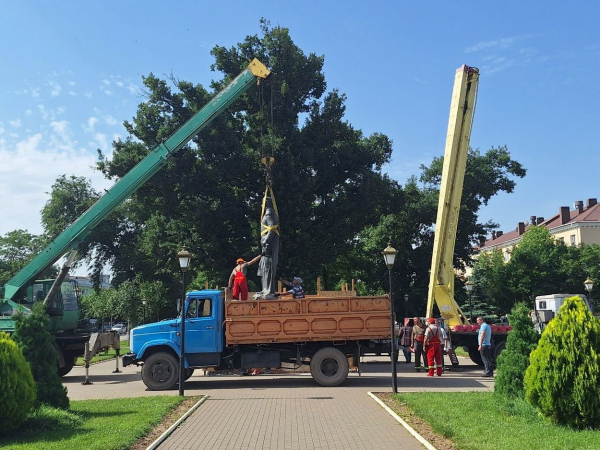 В Ізмаїлі зняли пам’ятник Тучкову (відео)