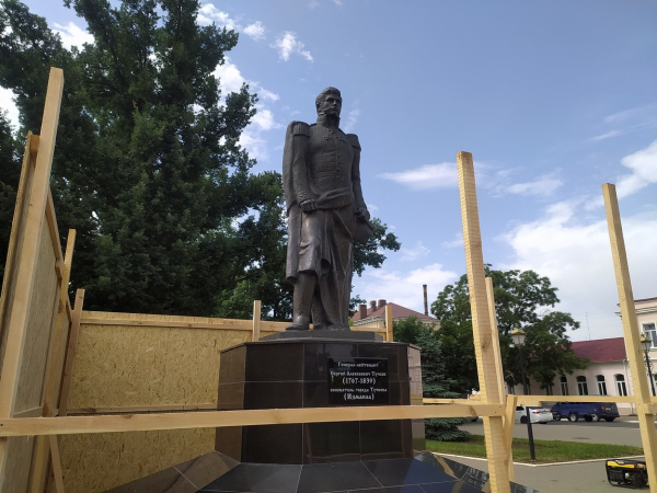 Пам’ятник Тучкову в Ізмаїлі закривають від очей перехожих