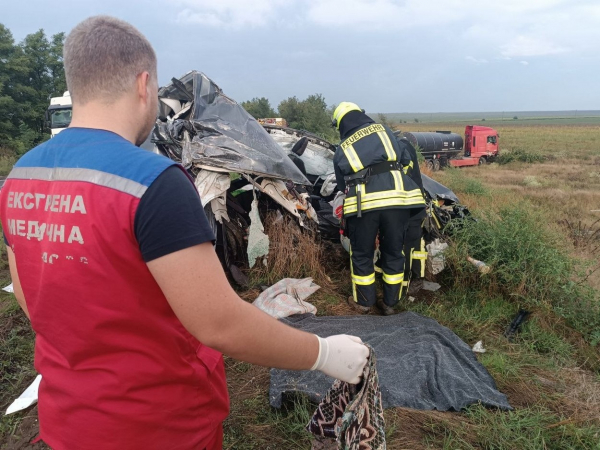 На трасі Ізмаїл-Одеса автомобіль Toyota зіштовхнувся з бензовозом: загинула людина