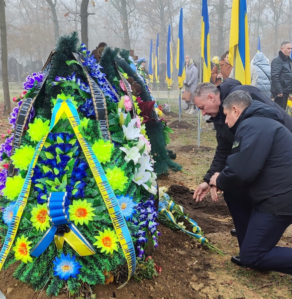 1000-й день війни: в Ізмаїлі вшанували пам'ять Захисників і поклали квіти на Алеї слави