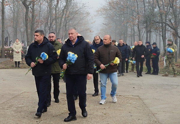 1000-й день війни: в Ізмаїлі вшанували пам'ять Захисників і поклали квіти на Алеї слави