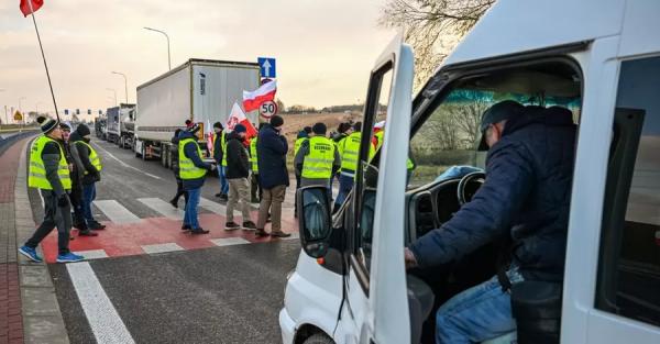 Польські фермери припинили блокування пункту пропуску на кордоні з Україною 