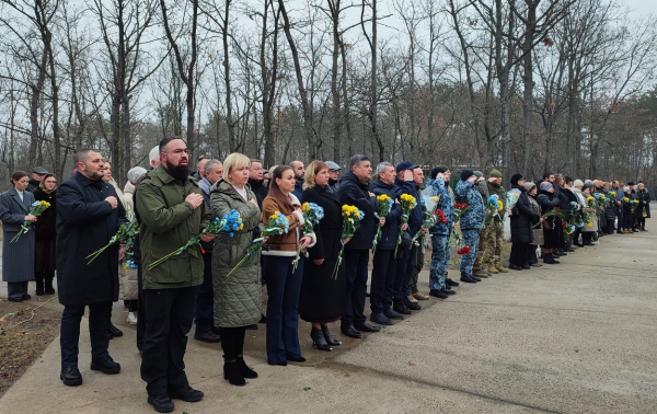 В День ЗСУ ізмаїльчани поклали квіти до могил загиблих Героїв-Захисників