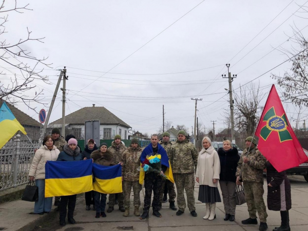 Звільнений з полону захисник острова Зміїний повернувся додому після реабілітації