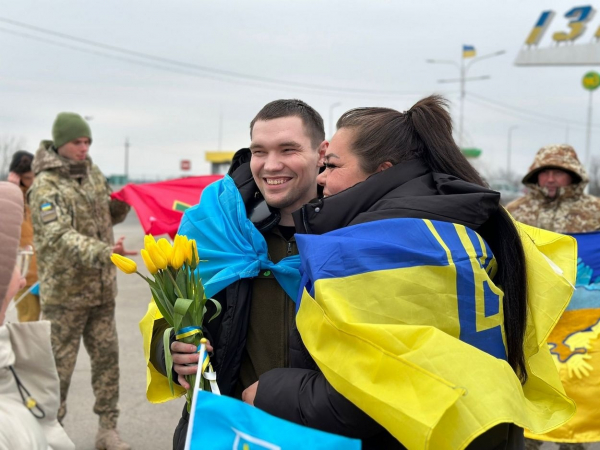 В Ізмаїлі зустріли звільненого з полону прикордонника