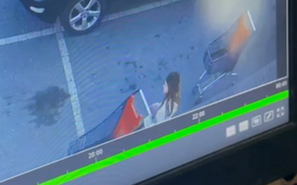 З супермаркету Таврія-В підлітки вкрали візок