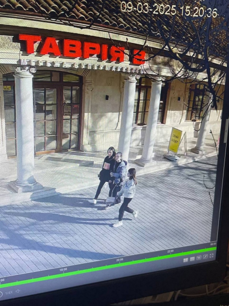 З супермаркету Таврія-В підлітки вкрали візок