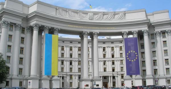 Дефіцит кадрів та посли-пропагандисти: що відбувається за лаштунками української дипломатії 