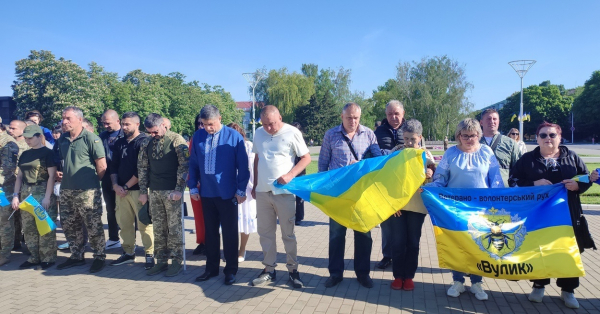 День вишиванки в Ізмаїлі: в центрі міста встановили сотні прапорців та утворили ланцюг єдності