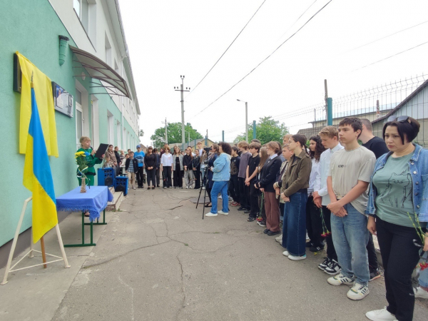В Ізмаїлі відкрили меморіальну дошку, присвячену загиблому захиснику Андрію Ширенкову