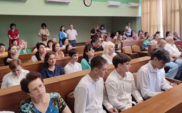 Нагородження: в Ізмаїлі цього року 69 випускників закінчили школу з відзнакою