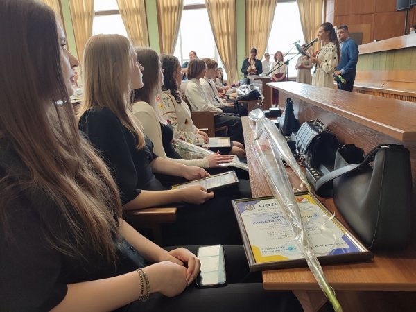 Нагородження: в Ізмаїлі цього року 69 випускників закінчили школу з відзнакою