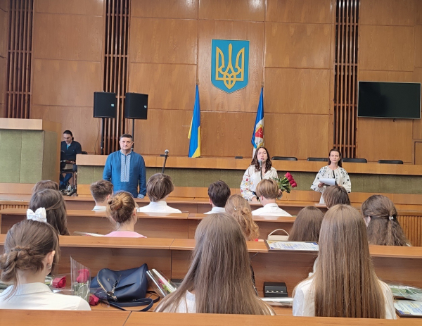 Нагородження: в Ізмаїлі цього року 69 випускників закінчили школу з відзнакою