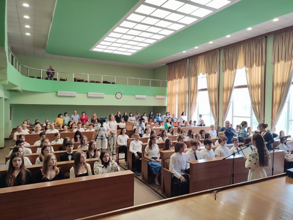 Нагородження: в Ізмаїлі цього року 69 випускників закінчили школу з відзнакою