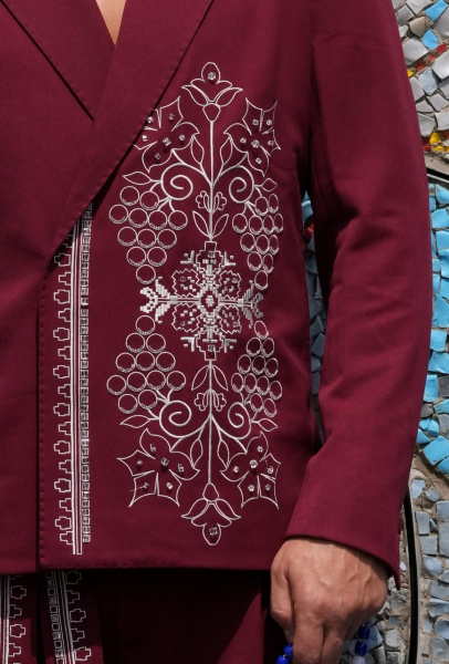 Казак XXI века бренд Damirli рассказал о символизме костюма Усика в Лондоне Казак XXI века бренд Damirli рассказал о символизме костюма Усика в Лондоне