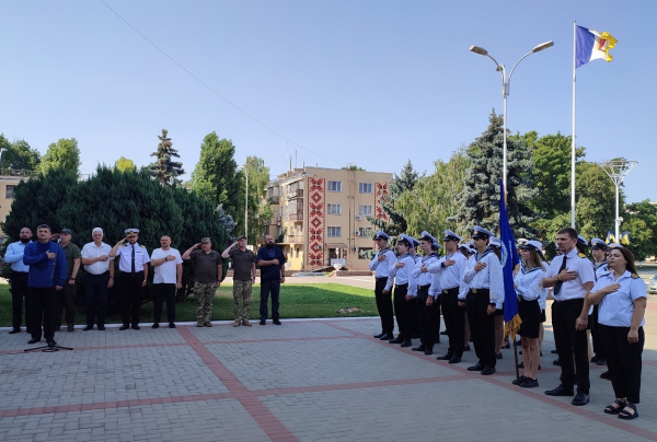 В Ізмаїлі відзначили День Військово-Морських Сил підняттям прапора ВМС В Ізмаїлі відзначили День Військово-Морських Сил підняттям прапора ВМС