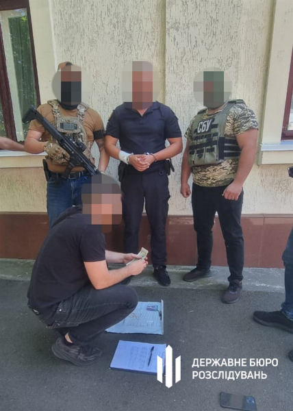 В Ізмаїлі затримали групу правоохоронців, які допомагали ухилянтам В Ізмаїлі затримали групу правоохоронців, які допомагали ухилянтам