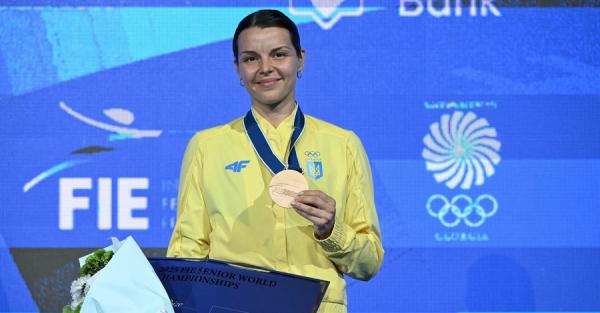 Два украинских фехтовальщика отказались от фото с россиянкой на чемпионате мира  