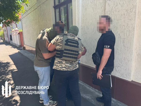 В Ізмаїлі затримали групу правоохоронців, які допомагали ухилянтам В Ізмаїлі затримали групу правоохоронців, які допомагали ухилянтам