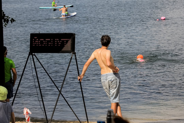 Участница и организаторы Crazy Challenge: Заплыв на 24 часа это только начало Участница и организаторы Crazy Challenge: Заплыв на 24 часа это только начало