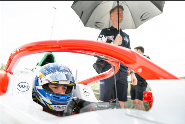 Пилот Ф4 Александр Бондарев: С детства мечтал походить на Молнию Маккуина из Тачек  