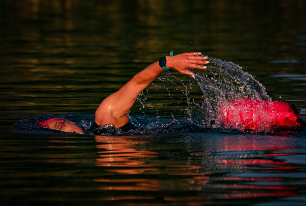 Участница и организаторы Crazy Challenge: Заплыв на 24 часа это только начало Участница и организаторы Crazy Challenge: Заплыв на 24 часа это только начало