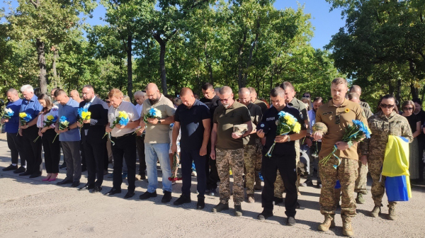 Ізмаїл вшанував пам'ять героїв-захисників, які полягли за Україну Ізмаїл вшанував пам'ять героїв-захисників, які полягли за Україну