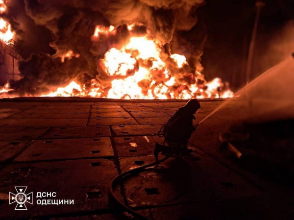 В Ізмаїлі після атаки шахедів зайнялася пожежа