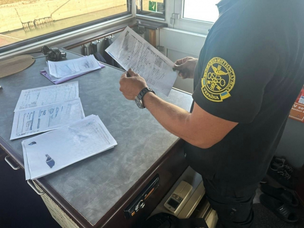 В Ізмаїлі митники виявили 350 тонн незадекларованого дизельного палива В Ізмаїлі митники виявили 350 тонн незадекларованого дизельного палива