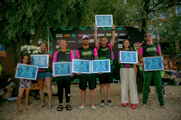 Участница и организаторы Crazy Challenge: Заплыв на 24 часа это только начало Участница и организаторы Crazy Challenge: Заплыв на 24 часа это только начало