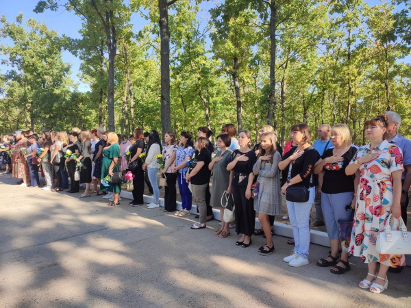 Ізмаїл вшанував пам'ять героїв-захисників, які полягли за Україну Ізмаїл вшанував пам'ять героїв-захисників, які полягли за Україну