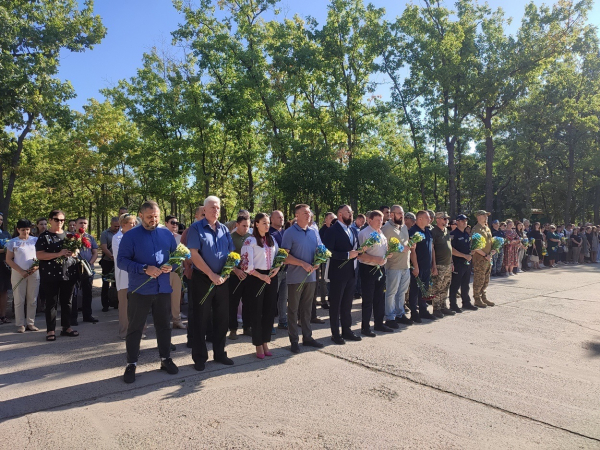 Ізмаїл вшанував пам'ять героїв-захисників, які полягли за Україну Ізмаїл вшанував пам'ять героїв-захисників, які полягли за Україну