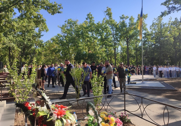 Ізмаїл вшанував пам'ять героїв-захисників, які полягли за Україну Ізмаїл вшанував пам'ять героїв-захисників, які полягли за Україну