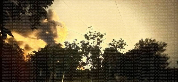 В Ізмаїлі після атаки шахедів зайнялася пожежа