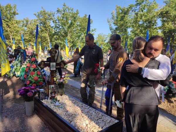 Ізмаїл вшанував пам'ять героїв-захисників, які полягли за Україну Ізмаїл вшанував пам'ять героїв-захисників, які полягли за Україну