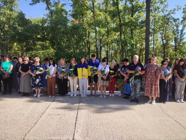 Ізмаїл вшанував пам'ять героїв-захисників, які полягли за Україну Ізмаїл вшанував пам'ять героїв-захисників, які полягли за Україну