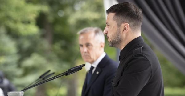 Зеленський розповів, якою зброєю Україна атакує Росію і чи узгоджуються удари зі США 