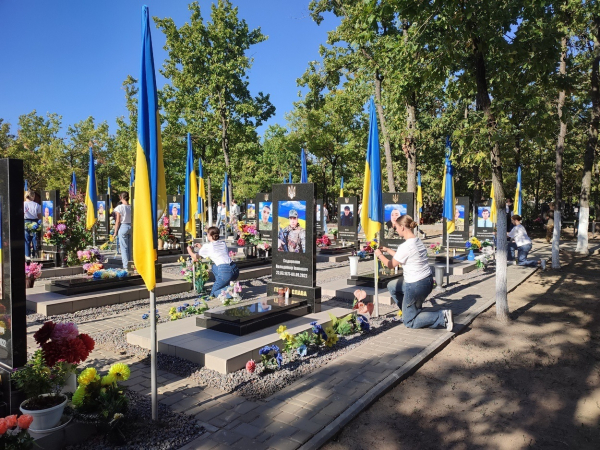 Ізмаїл вшанував пам'ять героїв-захисників, які полягли за Україну Ізмаїл вшанував пам'ять героїв-захисників, які полягли за Україну