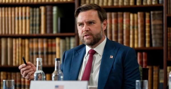 Трамп не впевнений в успіху переговорів щодо України, але необхідно дати їм шанс, &mdash; Венс 