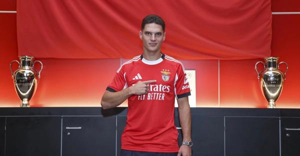 Судаков покинул "Шахтер" и официально стал игроком "Бенфики"  