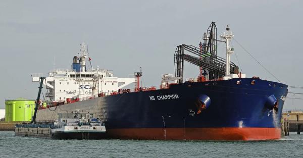 В обхід санкцій на старих коритах: що таке тіньовий флот Росії  